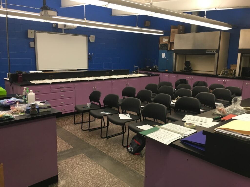 Clasroom with desks and chairs